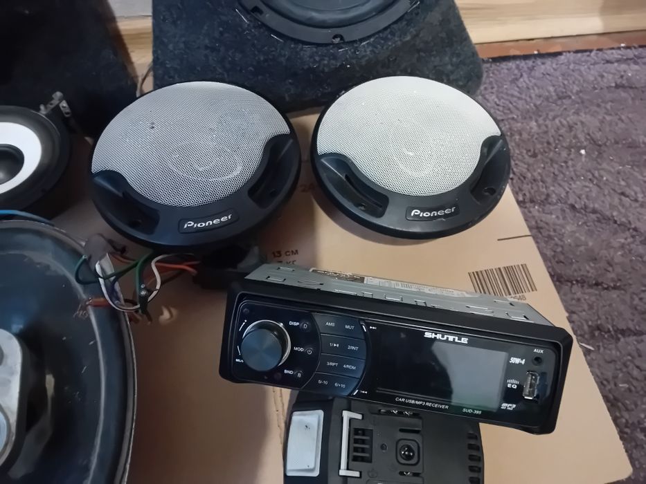 Продам динаміки і магнітолу