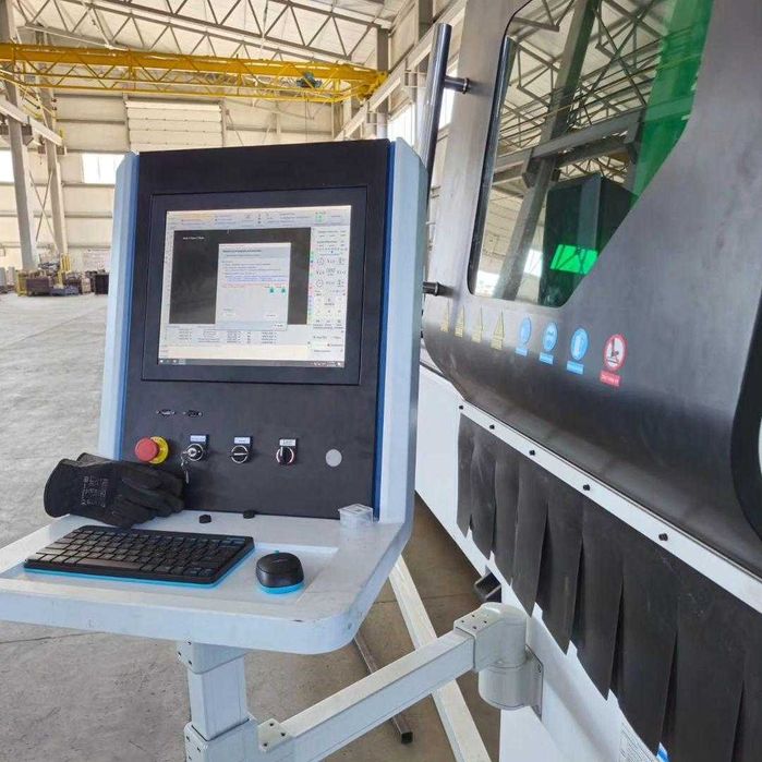 Máquina CNC de Corte Laser Fibra para tubo 3kW - Nova