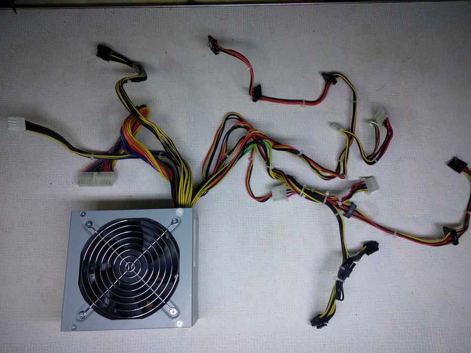 Блок питания Supermicro PWS-502-PQ робочий  по линни 12 вольт 492 Ватт