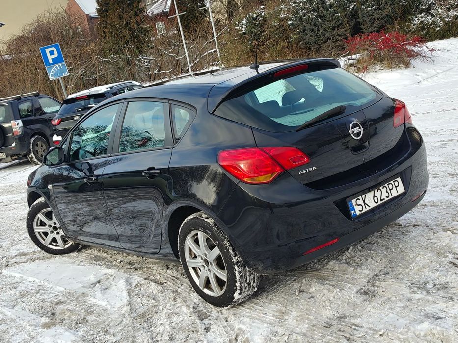 Opel Astra J 1.6i 115KM * BENZYNA * Czarna * 5 Drzwi * KLIMA * Nowy Model * 2011r