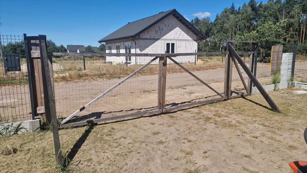 Brama dwuskrzydłowa plus furtka i słupki
