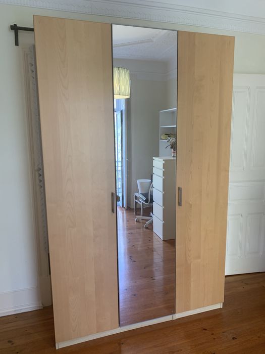 Roupeiro Ikea composto por 2 módulos