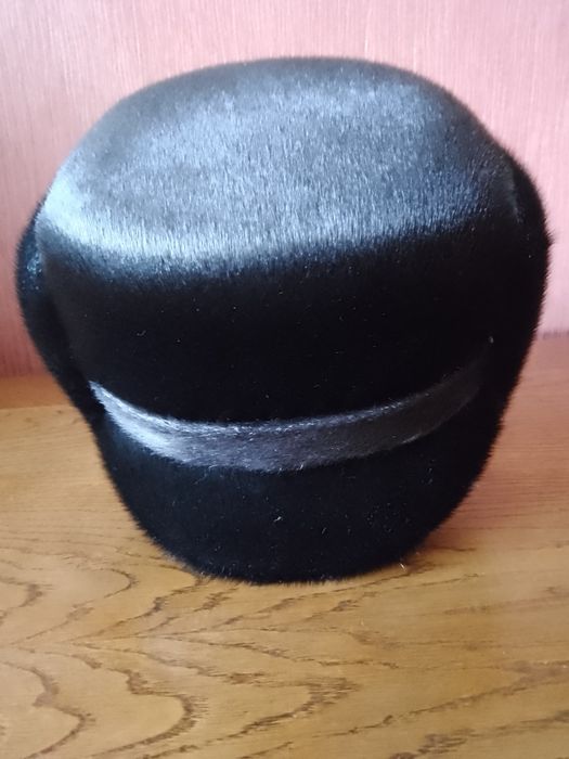 Зимова чоловіча шапка із хутра нерпи