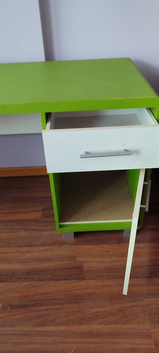 Secretárias para quarto de estudantes