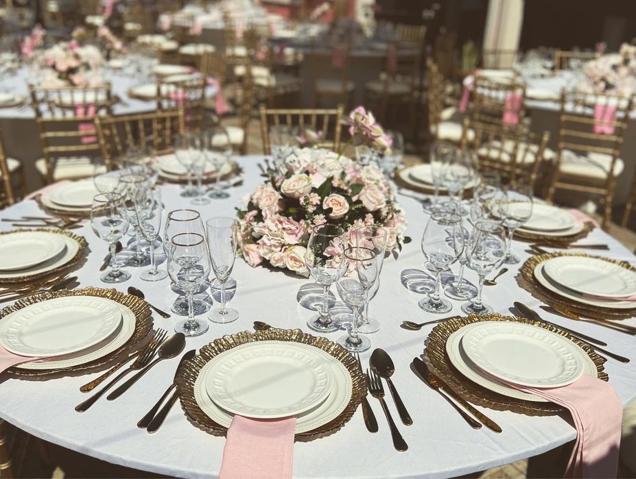 Aluguer mesas cadeiras chapéus de sol outros