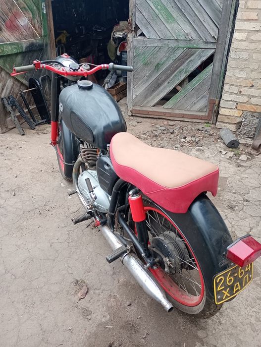 Паннонія с боковим причепом с документами.