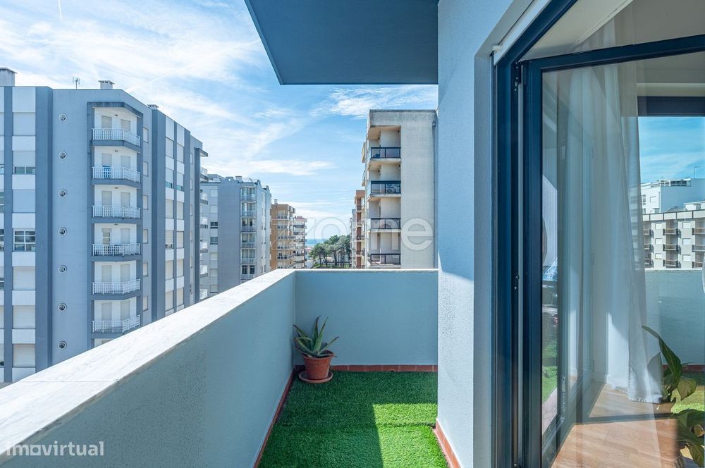 Apartamento T3 Amorosa com varandas e vista mar
