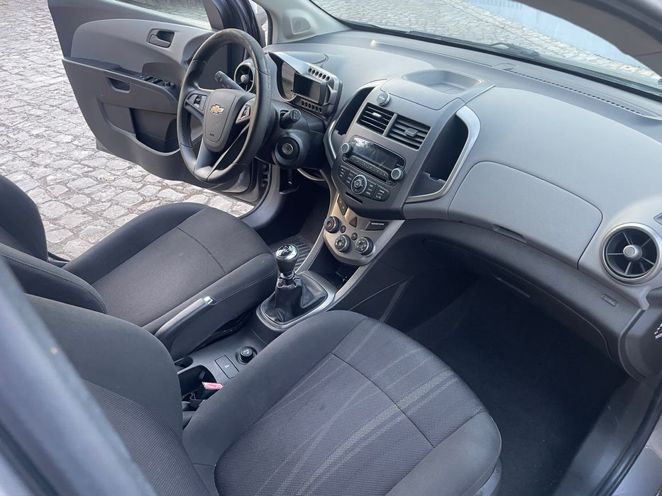 Chevrolet Aveo 1.2 LS (2012) – Apenas 82000 km | Engate Reboque