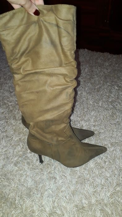 Botas cano alto, cor camel, tamanho 37