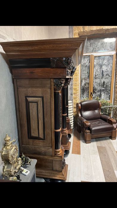 Дубовый шкаф  Голандия