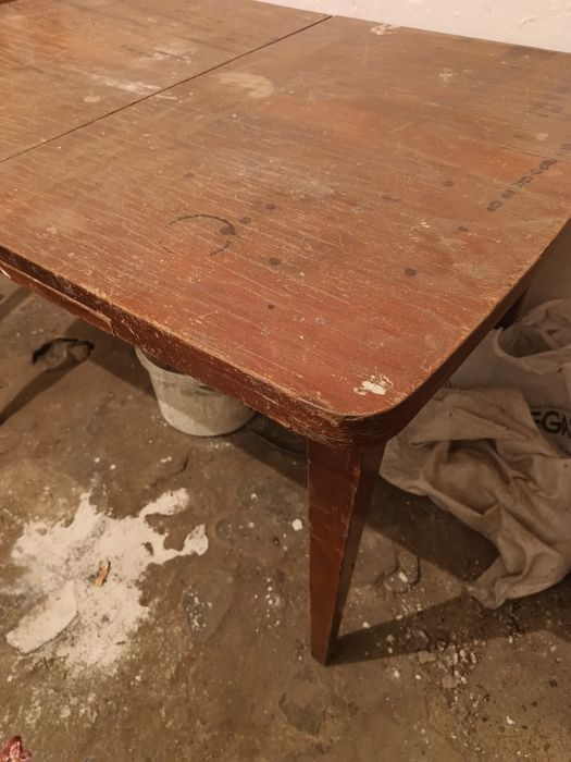 Стіл дерев'яний великий