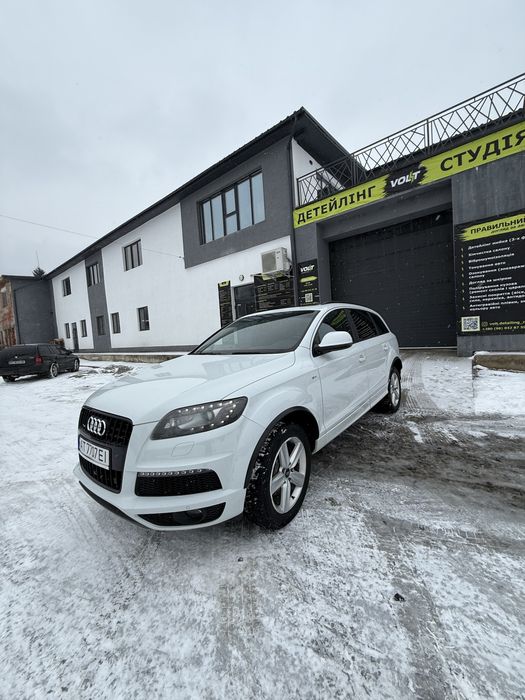 Продам  машину Audi Q7 .