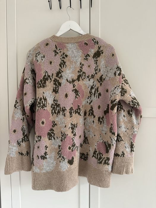 Sweter w kwiaty oversize Zara prosty