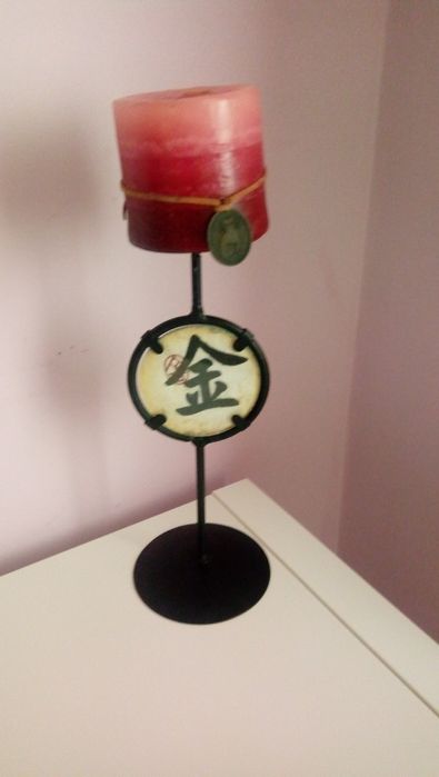 Castiçal com vela