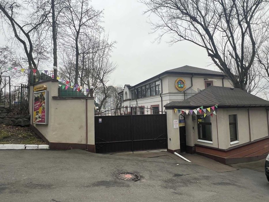 Сдам окрему будівлю з закриою теріторією. Шевченківський р-н