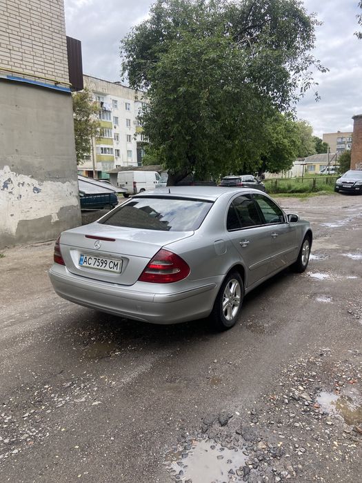 Mercedes-Benz E220 W211