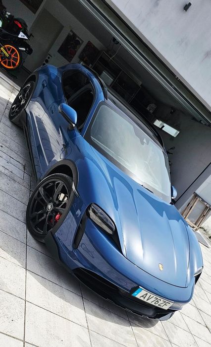 Porsche Taycan Cross Turismo 4S Sport with Performance Plus Battery