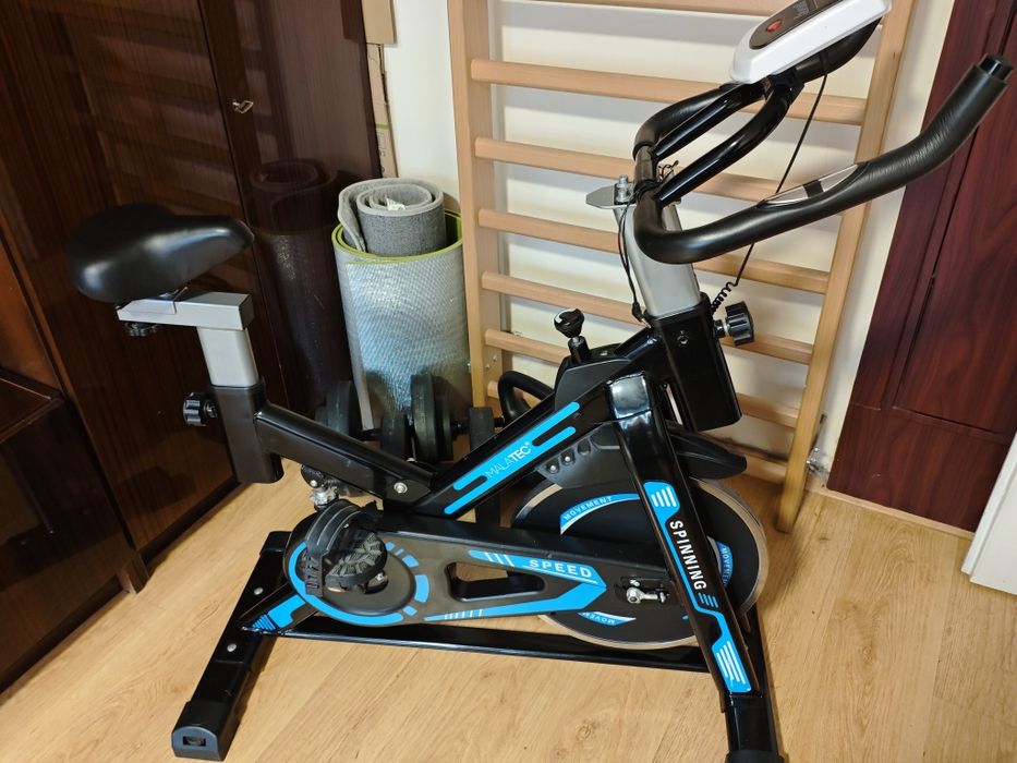 Sprzedam rower spinningowy treningowy w bardzo dobrym stanie.