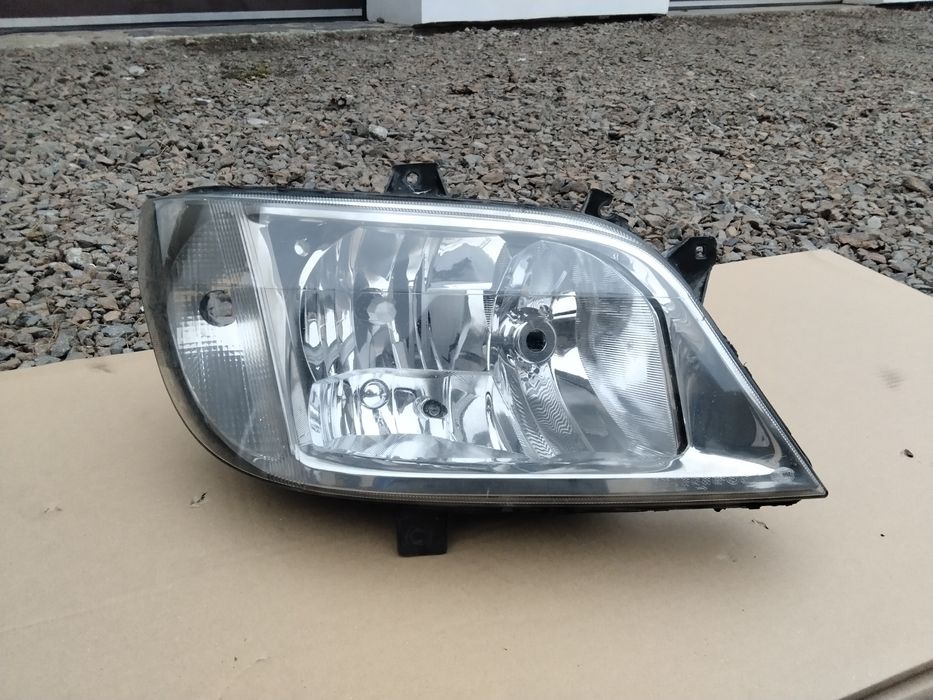 Lampa prawa średnia Mercedes sprinter 903 przód 03-06 hella Europa