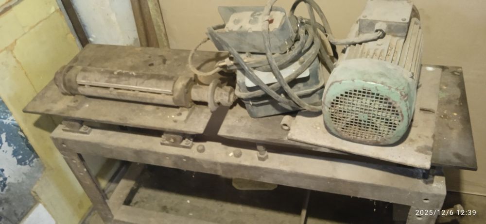 Продам циркулярний станок з фуганком.