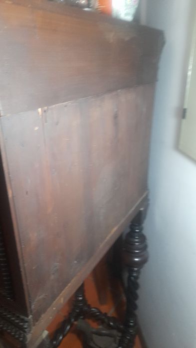 Contador português em pau santo em excelente estado de conservação