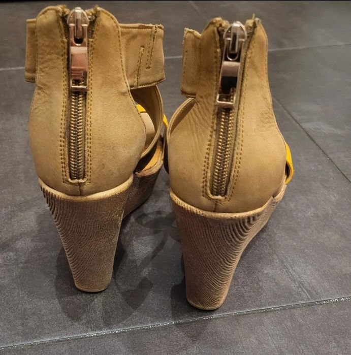 Buty na koturnie Wojas r.39