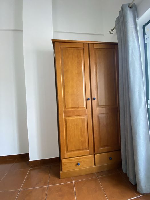 Conjunto de móveis de quarto de solteito