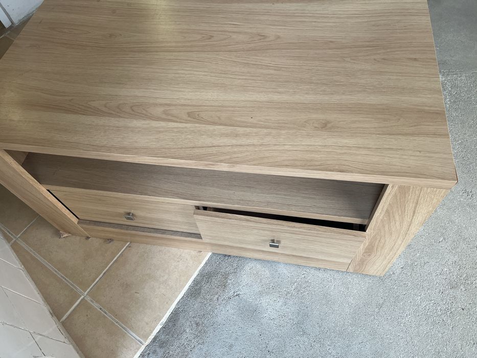 Mesa de sala em madeira