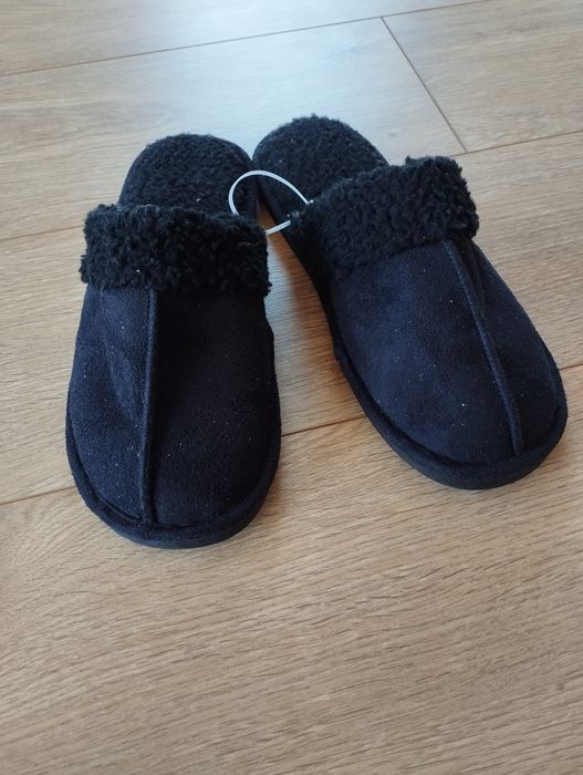 Czarne Łapcie Ocieplane z Futerkiem Rozmiar 43-44  Klapki