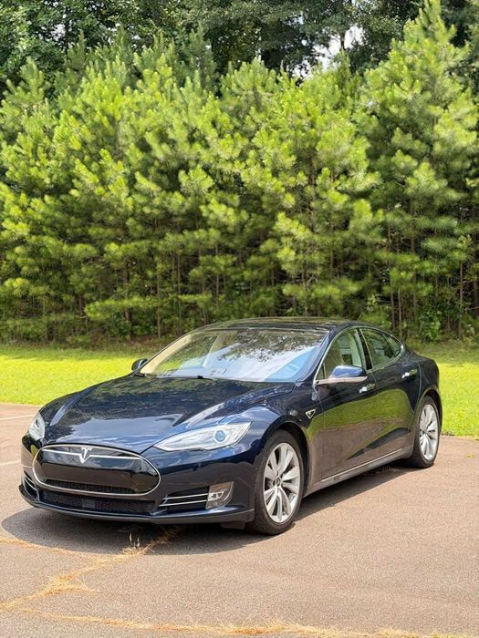Tesla Model S      2015