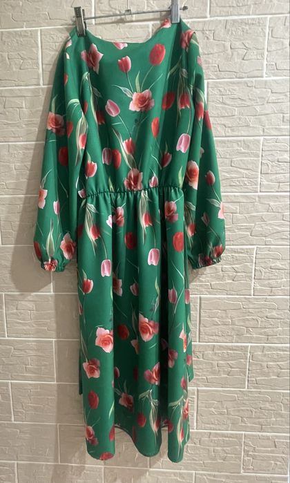 Сукня весняна, зеленого кольору з квітковим принтом