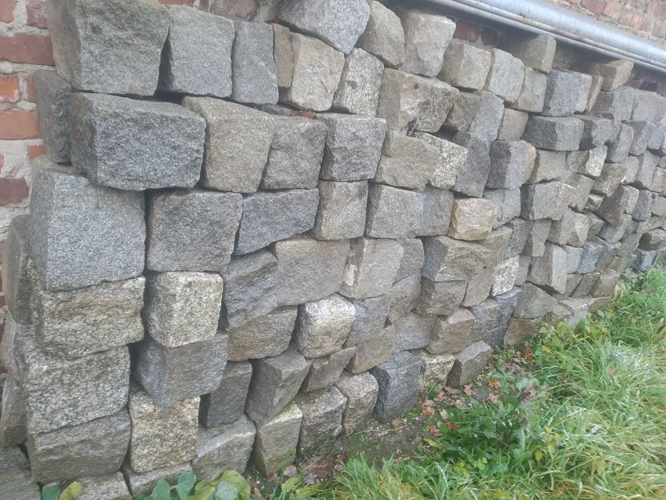 Kostka granitowa duża