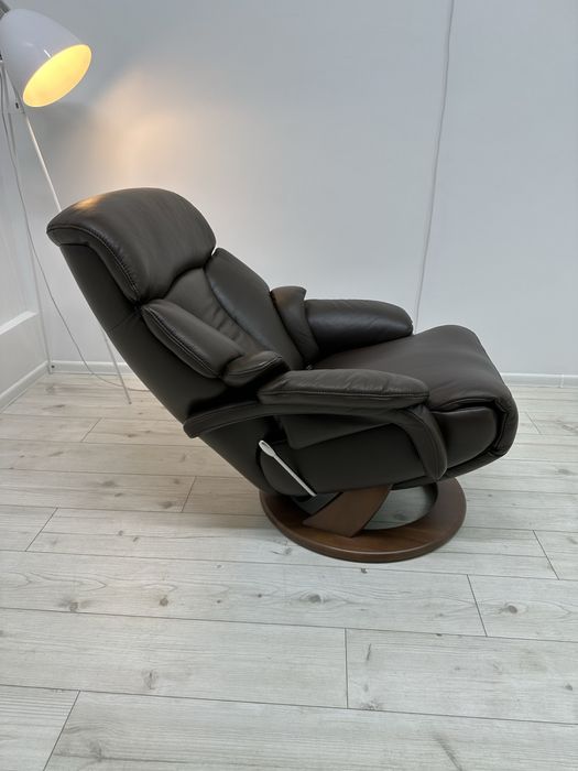 Фірмове шкіряне крісло”Relax”