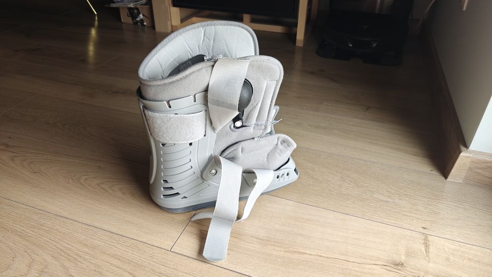 But ortopedyczny Qmed air walking boot M