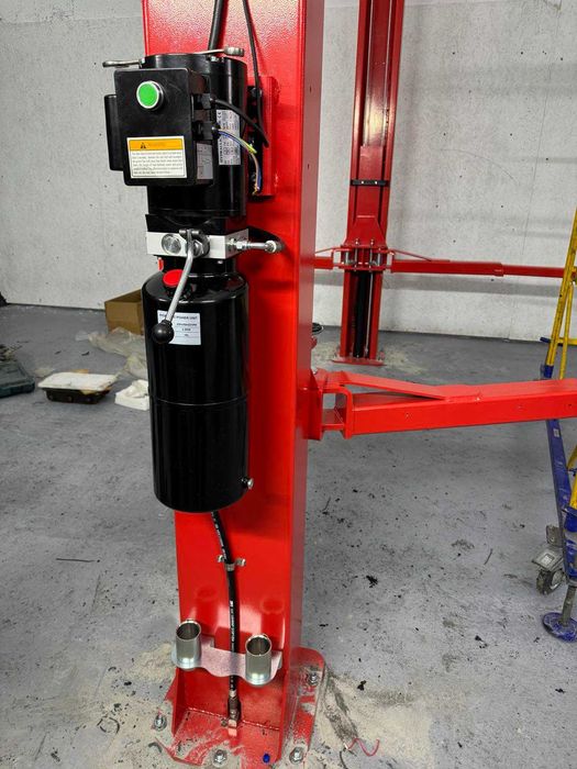 Продаж, послуги монтажу, ремонту / установки автомобільних підйомників