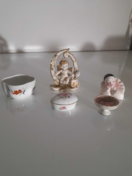 Lote de peças em porcelana.