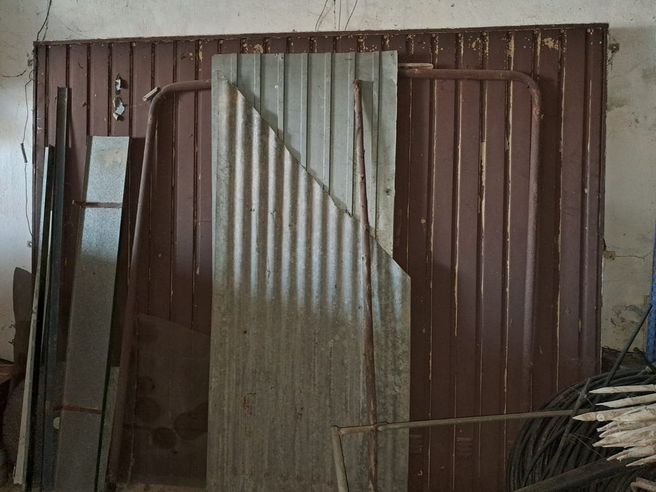Vendo 3 janelas e 1 portão basculante