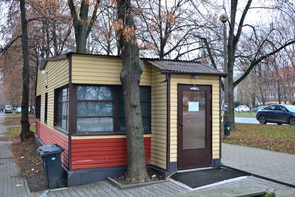 Lokal Wolnostojący al. Jana Pawła 35m2 Budynek Witryna Sanepid