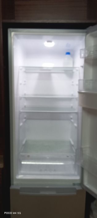 Frigorífico krunft 264lt com 2 com  anos de uso ainda na garan