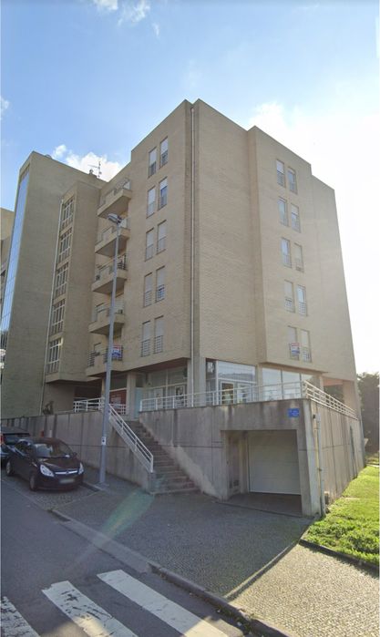 Arrenda-se garagem em V.N. de Famalicão