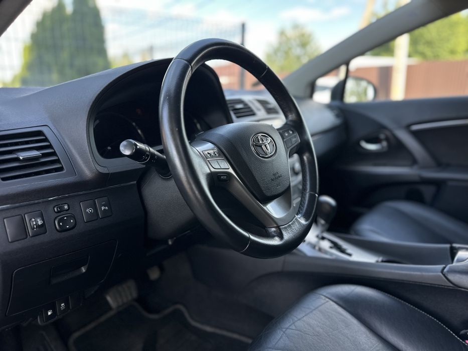 Продам Toyota Avensis 2011