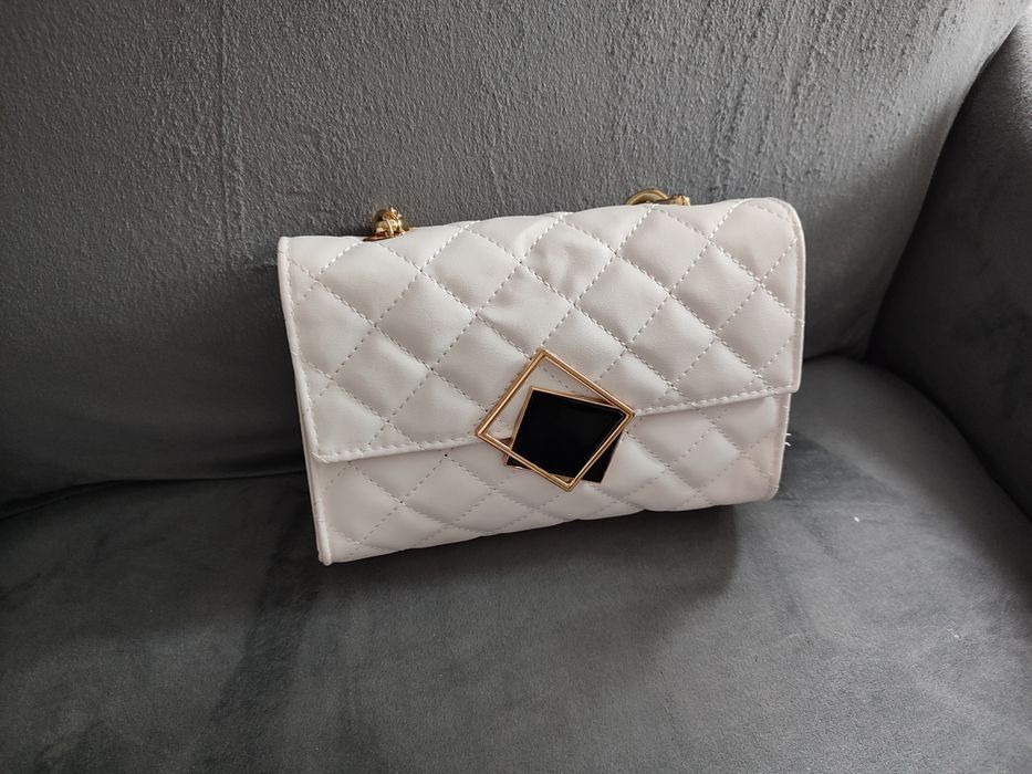 Nowa biała torebka damska na złotym pasku