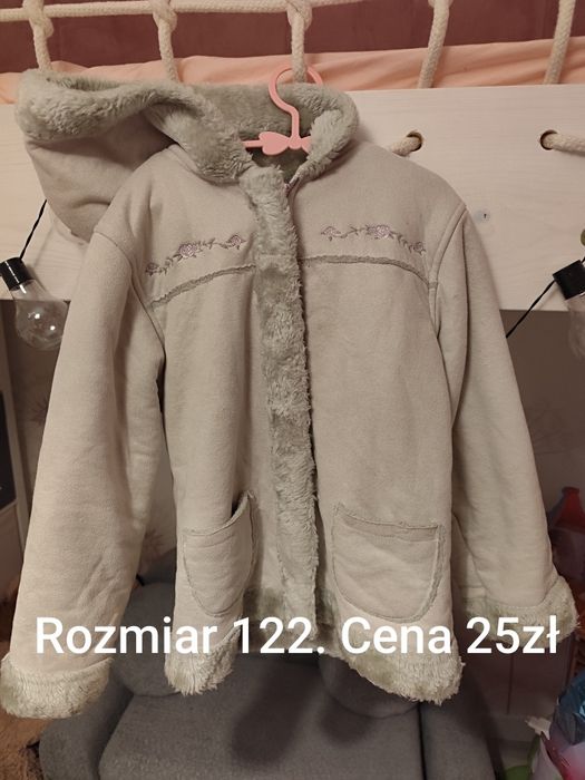 Kożuszek szary w rozmiarze 122