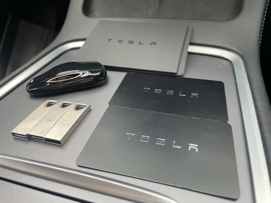 Ключ-карта Tesla | Оригінал (нова) | Model 3/Y/S/X | ОЛХ-Доставка