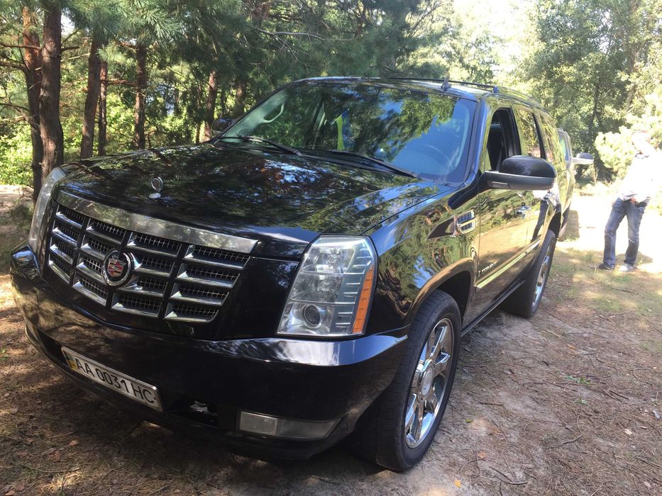 Продам Cadillac Escalade 6.2 V8 куплений новим в салоні перший власник
