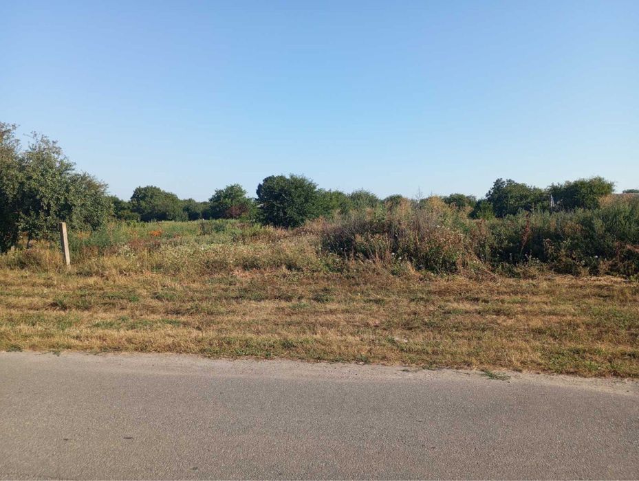 Продам хорошу рівну земельну ділянку 0,24 га в с.Жуки,вул.Короленка 2а