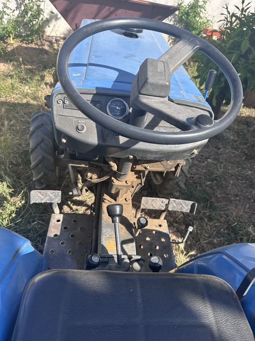 Mini Trator 15cv e 4 alfaias