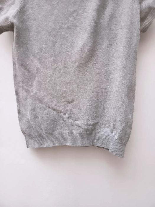 T-shirt Cinzenta Clara com Gola