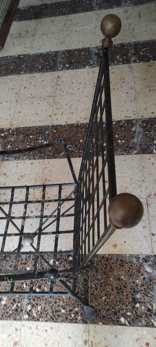 Cadeirão em Ferro Vintage