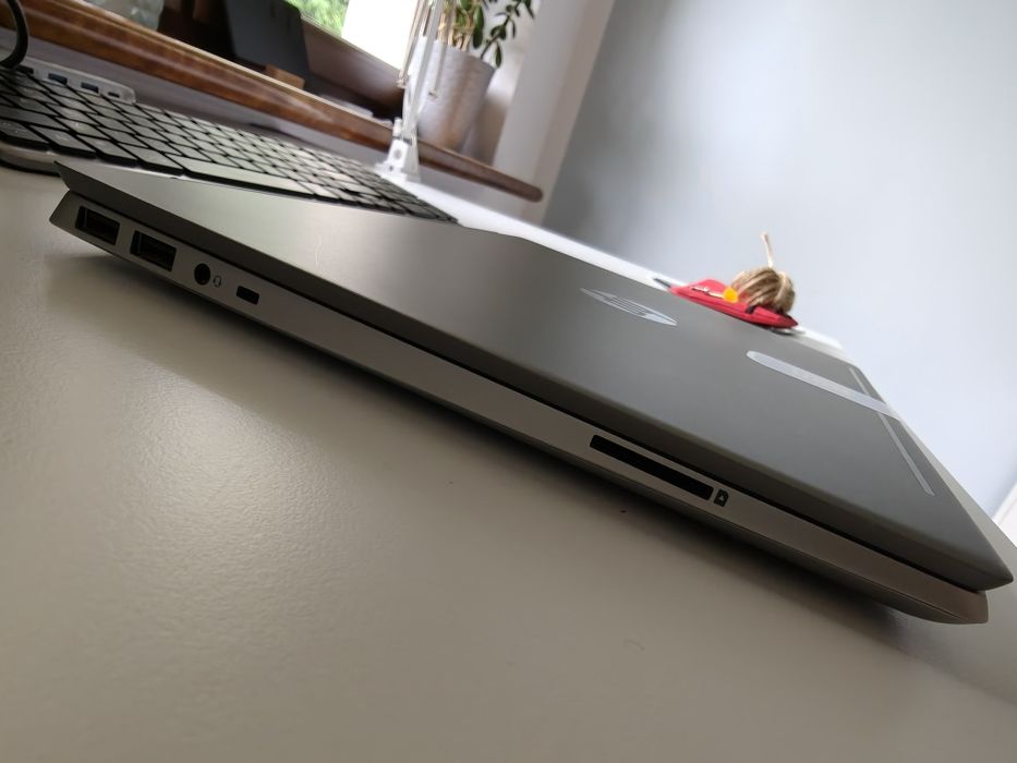 HP Pavilion 14" FHD i7-8565U 16 RAM, 256GB SSD 1TB, grafika MX250